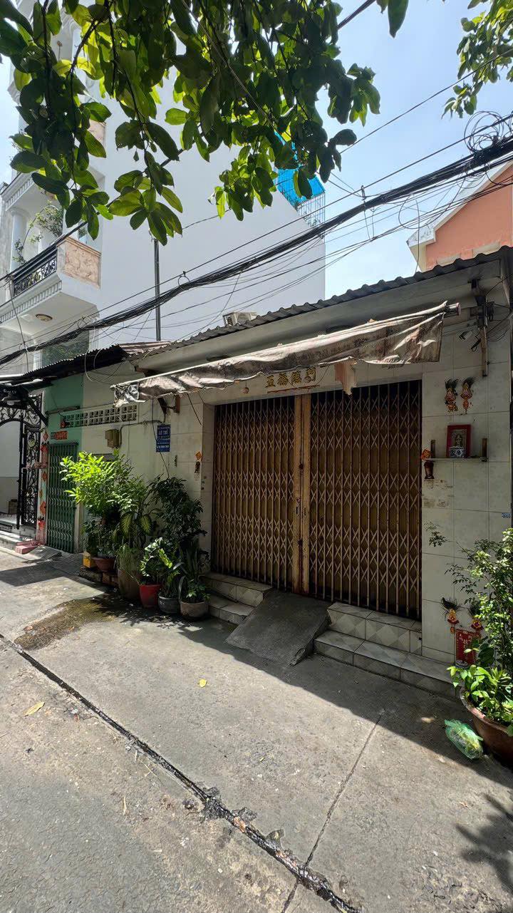 Bán Nhà Quận 11 Đường Hàn Hải Nguyên 54m² Giá 5.5 Tỷ - Vị Trí Đẹp Tiện Xây Mới