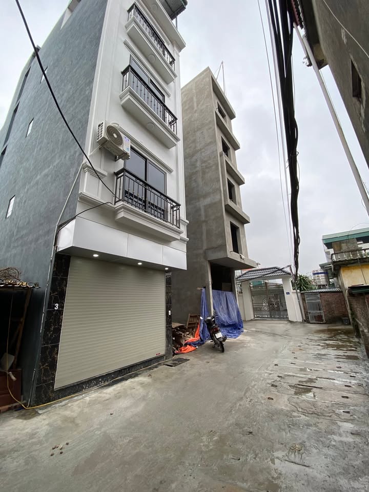 Nhà 5 Tầng 1 Tum Trạm Trôi, Hoài Đức - 40m² Ô tô vào nhà, Kinh doanh sầm uất