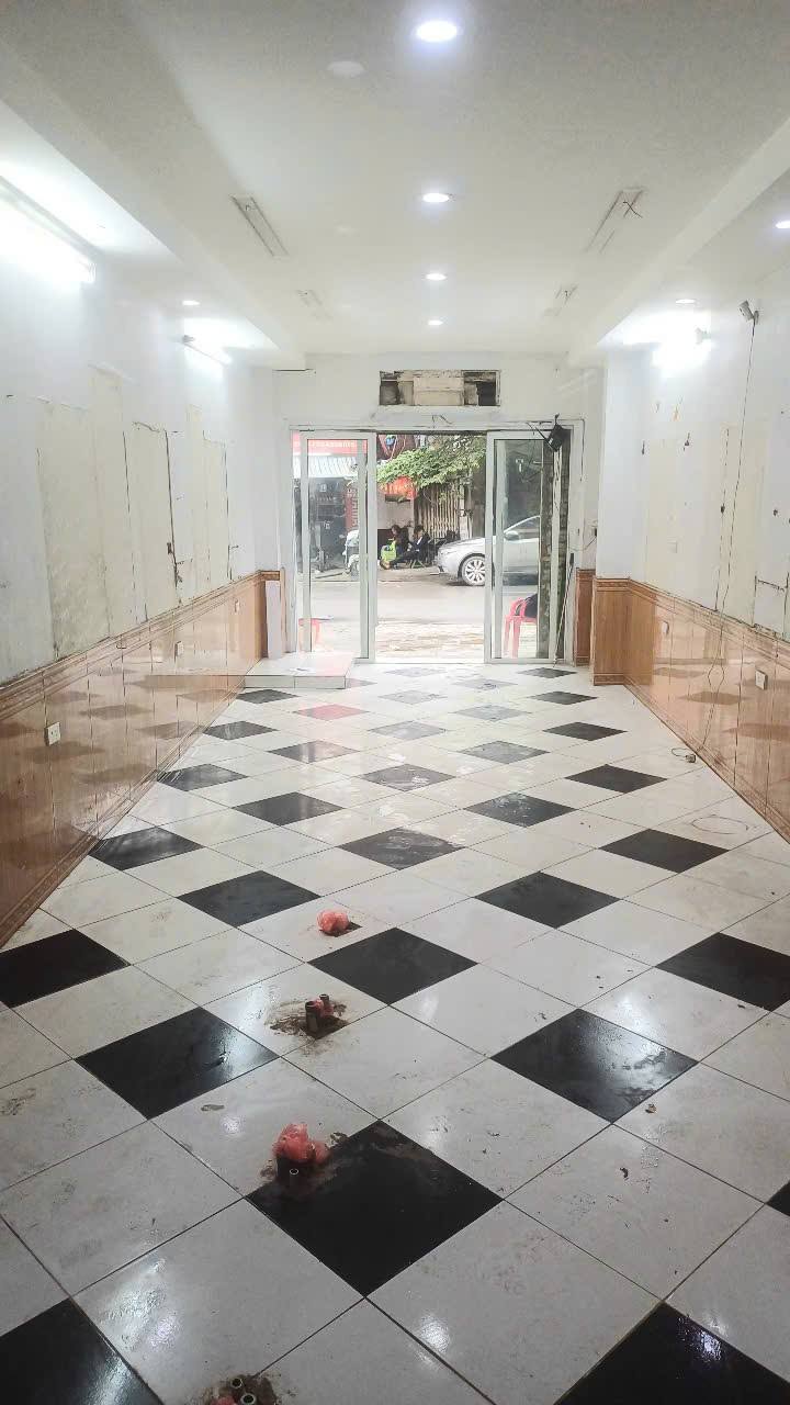 Cho thuê mặt bằng kinh doanh mặt phố Đông Tác, Đống Đa - 35m² - 15 triệu/tháng