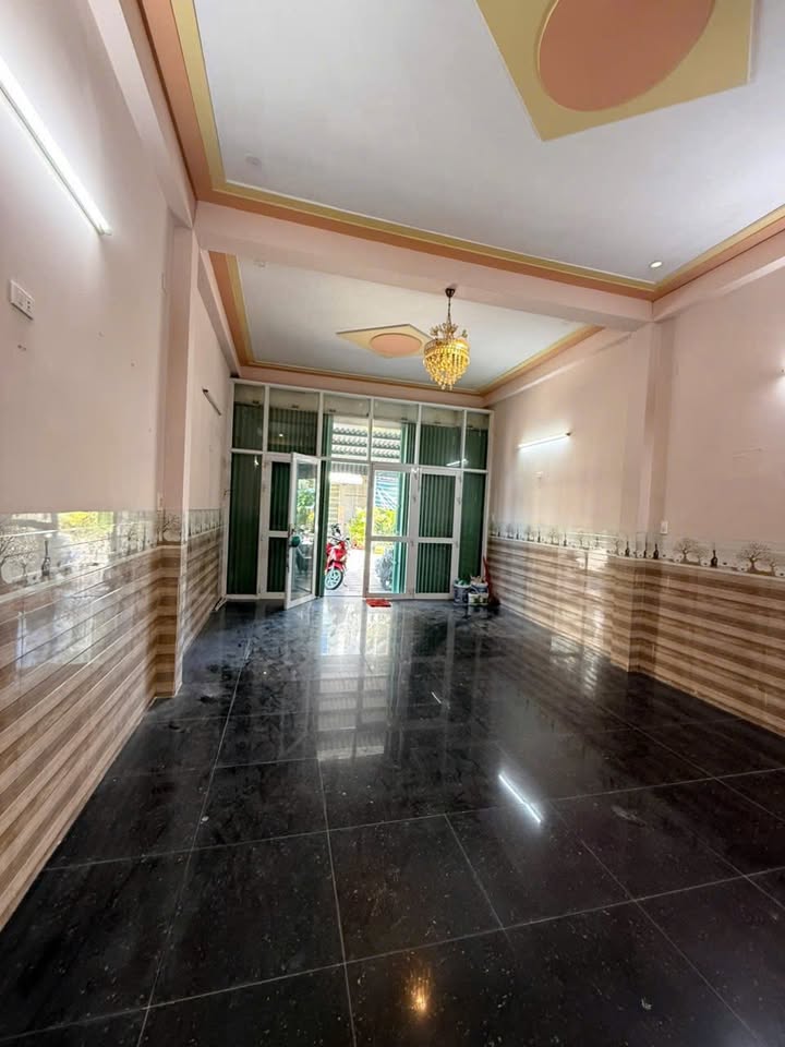 Nhà Nguyên Căn Nguyễn Hoàng Quy Nhơn 75m² - Mặt Tiền Kinh Doanh Hiệu Quả!