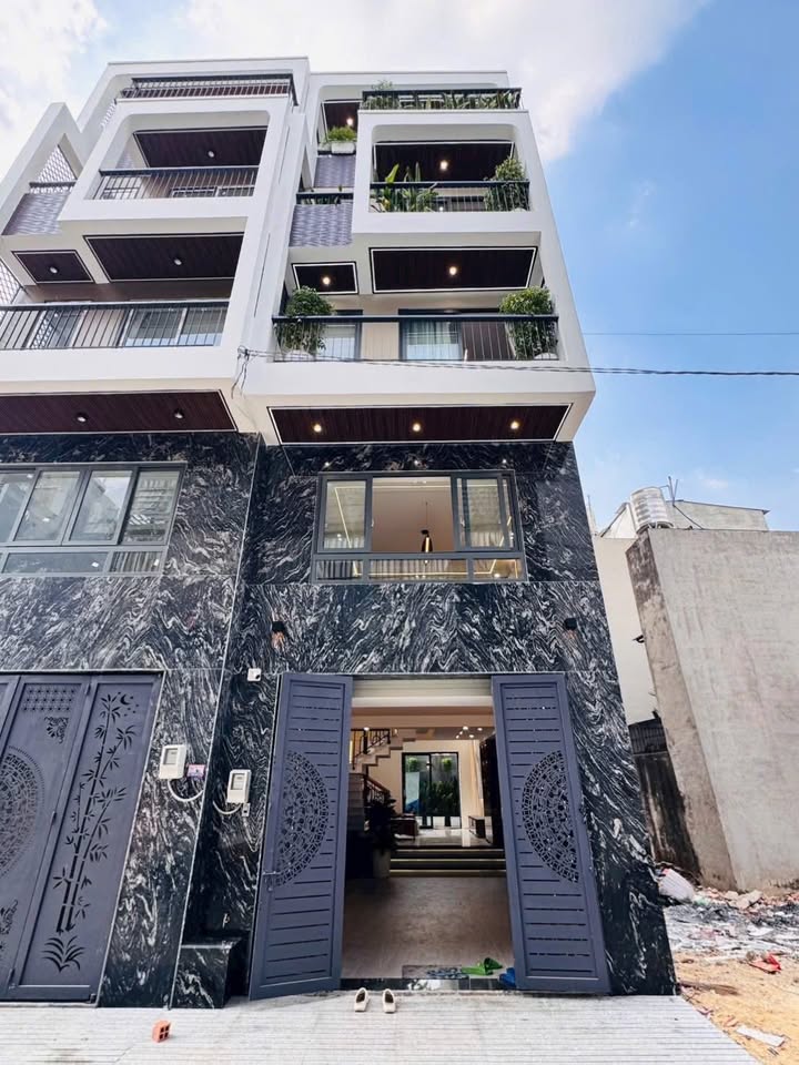 Nhà 3 lầu full nội thất, đường ô tô Thạnh Lộc, Quận 12 - 6.68 tỷ