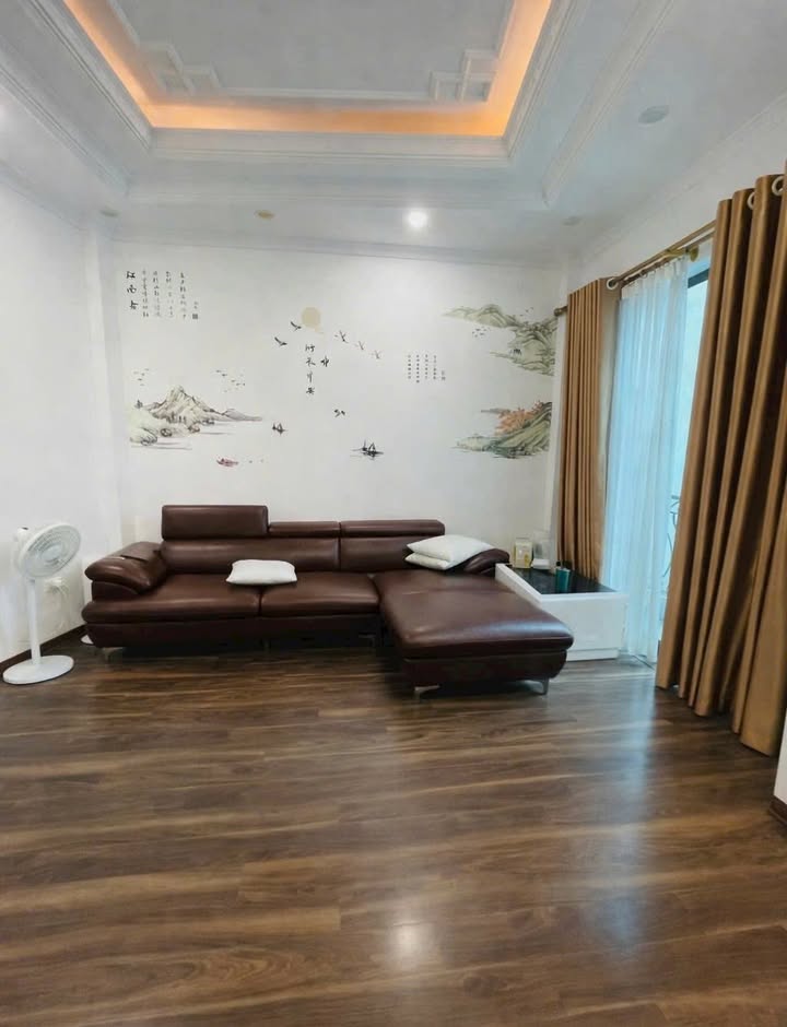 Nhà 33m² Full Nội Thất - Ô Tô Đỗ Cửa - Thạch Bàn, Long Biên - 6 Tỷ