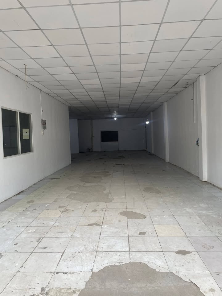 Kho/Xưởng Phú Hòa, Thủ Dầu Một 300m² - Container thoải 24/24!