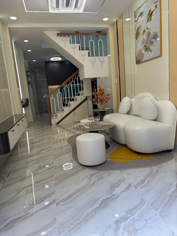 Nhà Phường 2 Quận 8 - 30m² Giá 5.38 Tỷ - Sát Quận 1