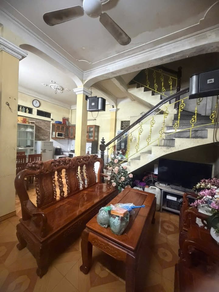 Nhà riêng 40m² Kim Giang, Thanh Trì - Full nội thất, ô tô đỗ cửa!