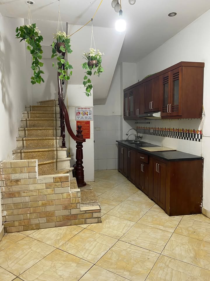 Nhà Cho Thuê 5 Tầng 45m² Võng Thị - Sát Hồ Tây, Tiện Kinh Doanh