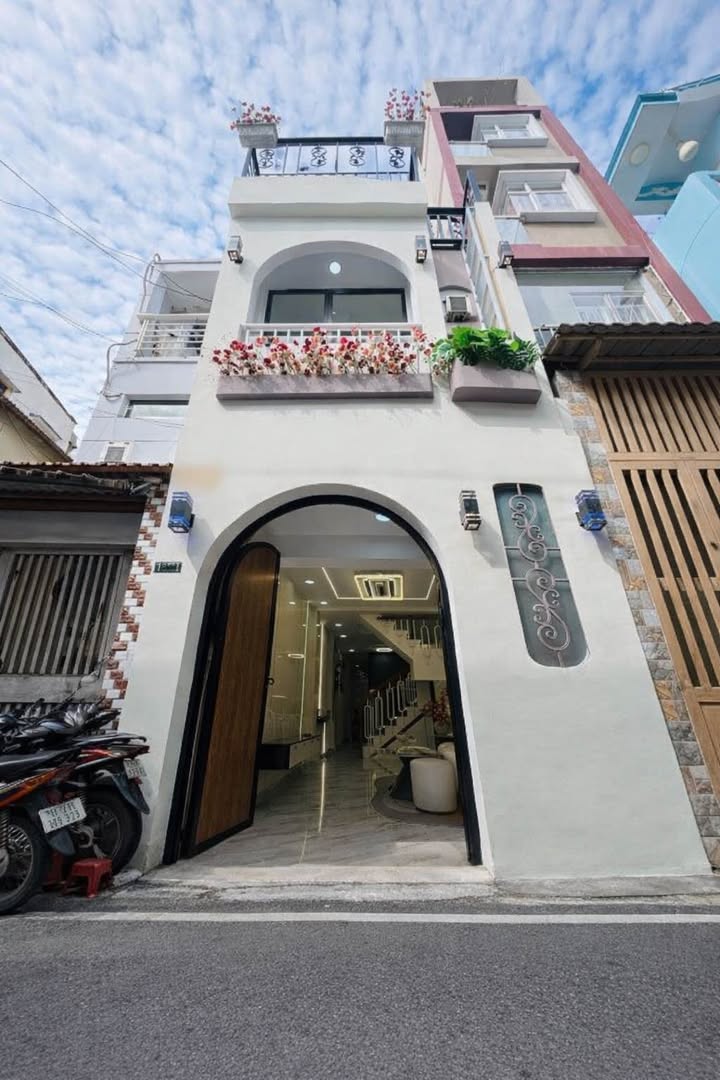 Bán nhà Phường 8 Quận 8 30m² giá 5 tỷ - Sẵn sàng ở ngay!