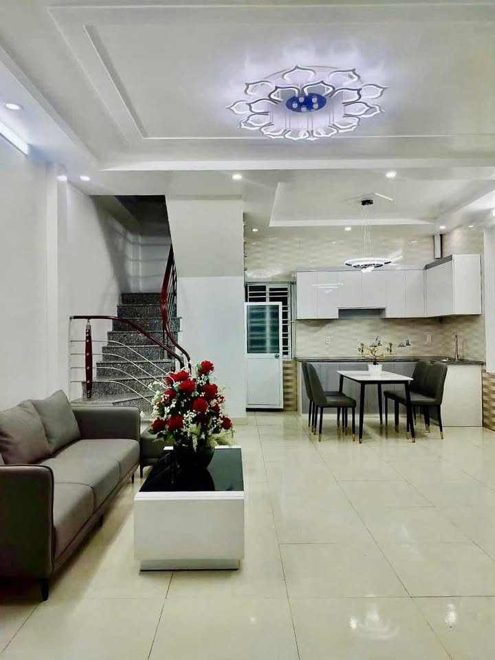 Nhà riêng Phố Ngô Gia Tự 40m² giá 1.98 tỷ - Chính chủ bán!