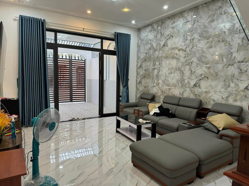 Nhà Trệt Lầu Full Nội Thất 3PN - Khu Minh Linh F5, Vĩnh Long - Giá 8.5 Triệu/Tháng