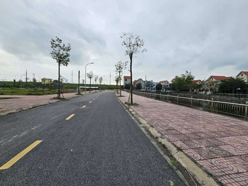 Đất Lô Góc Tiền Yên, Hoài Đức 97m² - View Hồ, 3 Mặt Tiền, Đường 20m