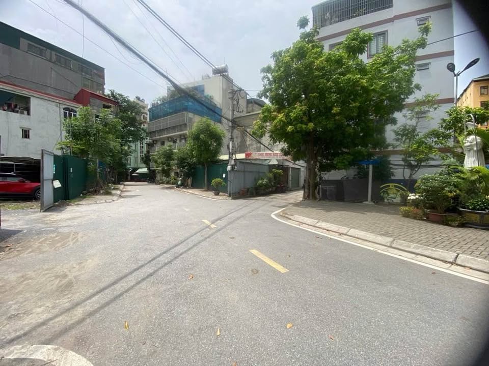 Nhà riêng Hoàng Mai 96m² - Ô tô vào tận nhà, hiếm có!