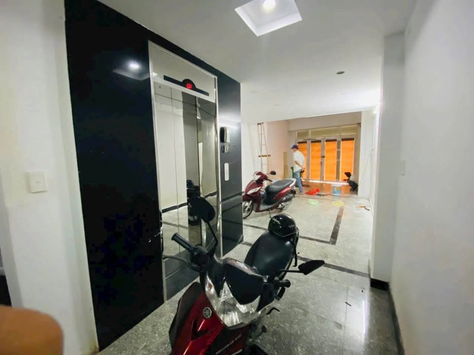 Bán nhà mặt tiền Nguyễn Đình Chính Phú Nhuận 75m² - Vị trí đắc địa!