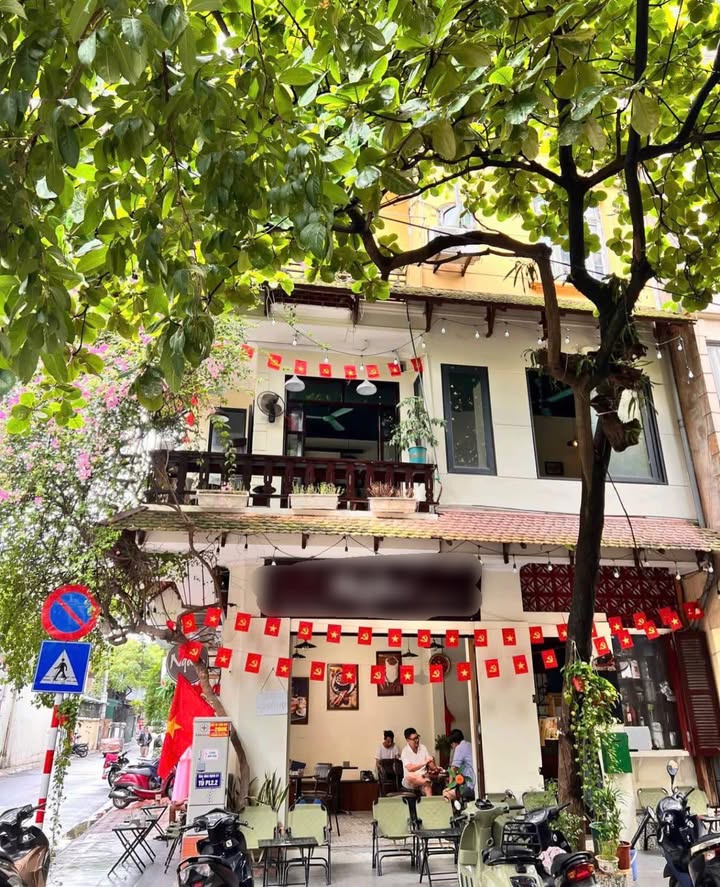 Thuê MBKD Lô Góc 2 Mặt Tiền Hoàng Cầu 75m² - Vị Trí Đắc Địa!