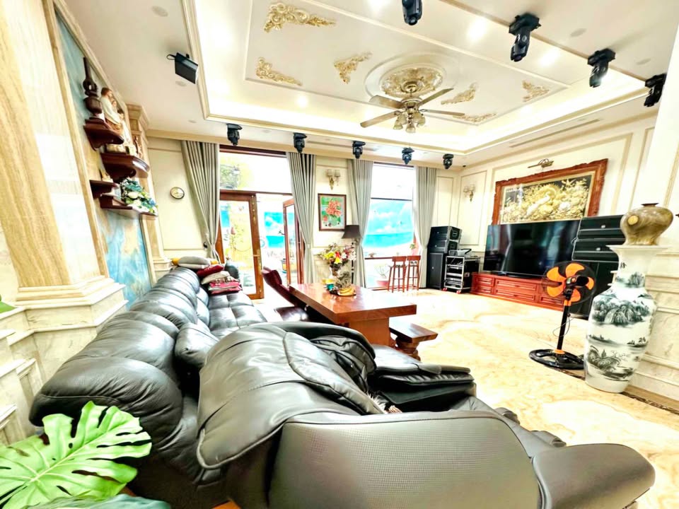 Biệt thự mặt tiền Tên Lửa, Bình Tân 220m² - Đẳng cấp Châu Âu, Sẵn SÀNG GIAO DỊCH