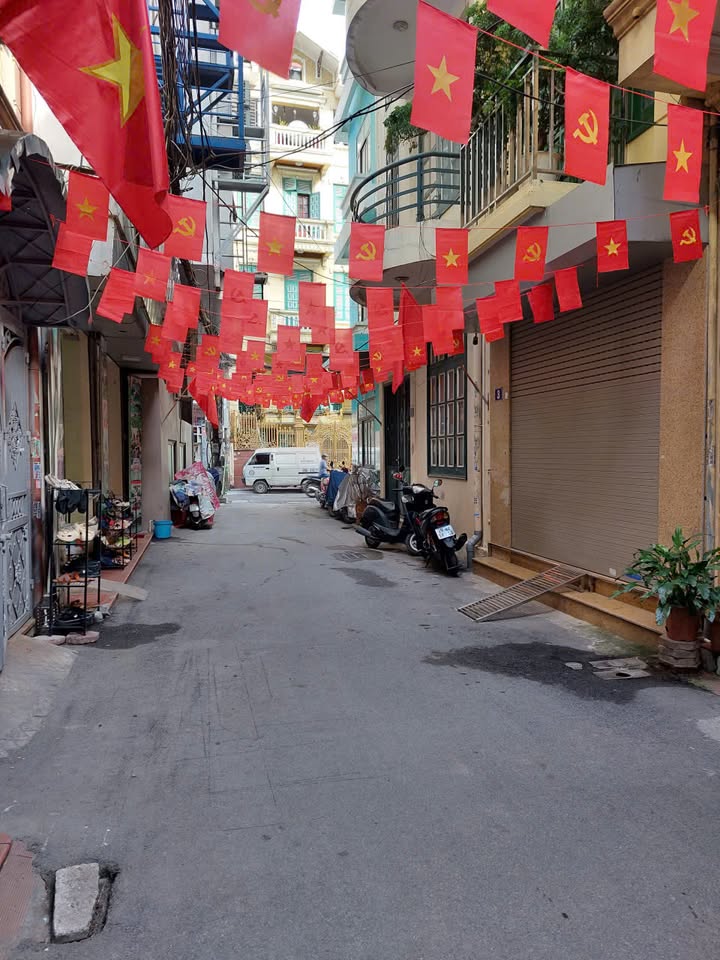 Nhà nguyên căn Ngõ 165 Cầu Giấy 50m² - Ô tô vào tận nhà, sẵn sàng kinh doanh!