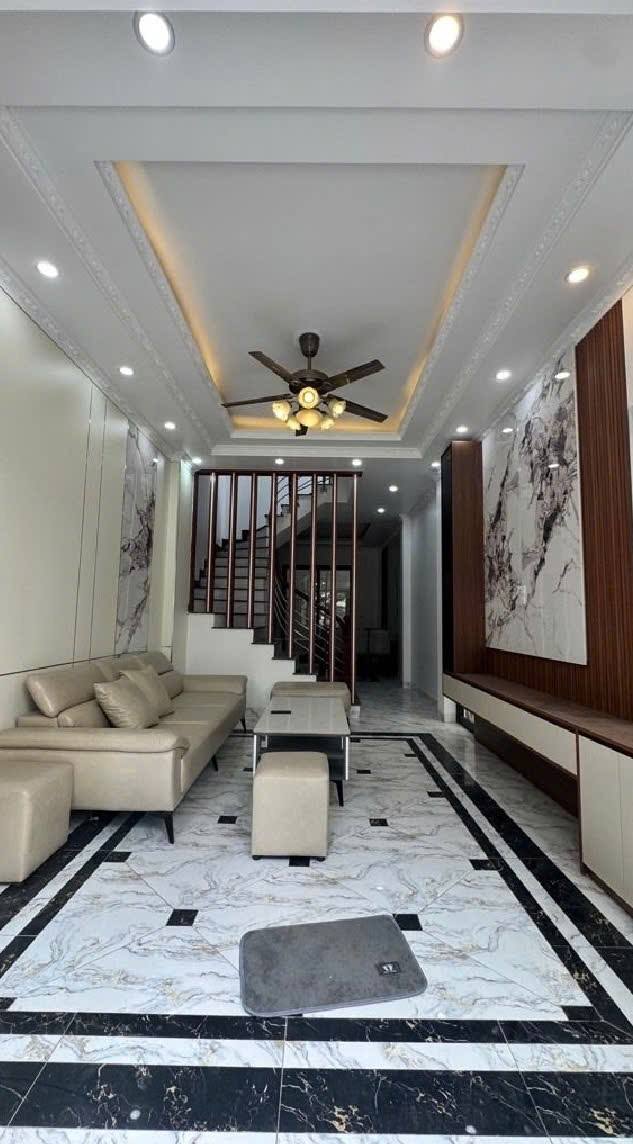 Nhà 4 Tầng 52m² Long Biên - Ô Tô Vào Nhà, 3 Thoáng, Sân Riêng