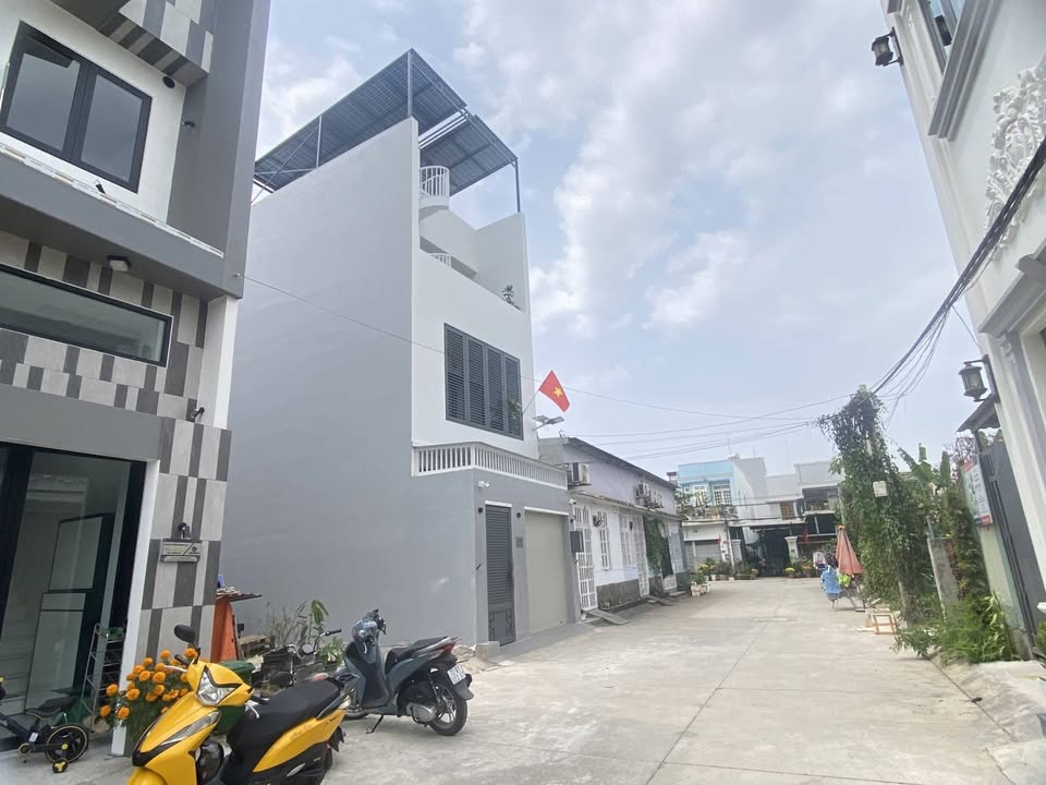 Nhà Riêng Quận 2 100m² - Hẻm Xe Tải Ô Tô Vào Tận Nhà!
