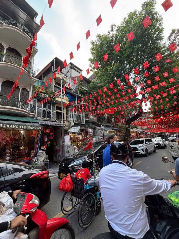 Nhà Mặt Phố Hàng Mã, 45m², 4 Tầng - Vị Trí Kinh Doanh Đắc Địa