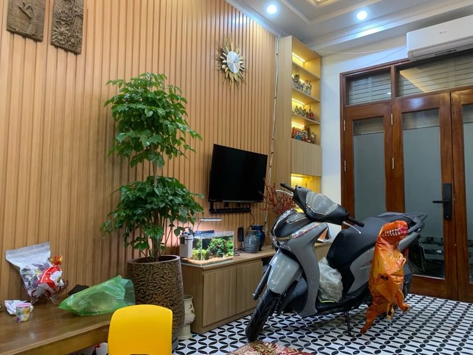 Bán nhà Phú Mỹ 32m² giá 7.8 tỷ - Vị trí đẹp, sổ hồng sẵn