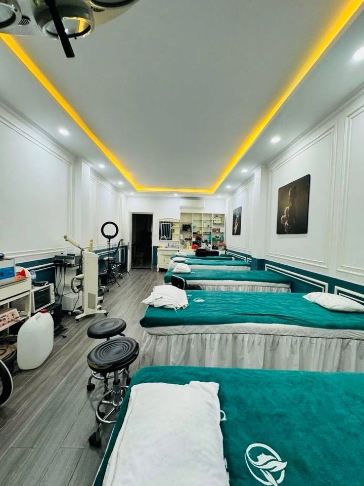 Nhà Thang Máy Bình Tân 100m² - Ô tô vào tận nhà, giá chỉ 10,x tỷ!