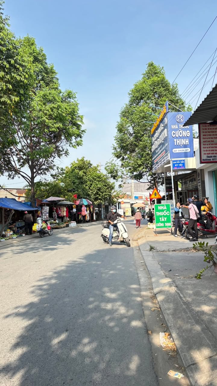 Nhà Mặt Tiền Kinh Doanh Giồng Lớn, Đức Hòa - 8 Triệu/Tháng, Sẵn Ở & KD