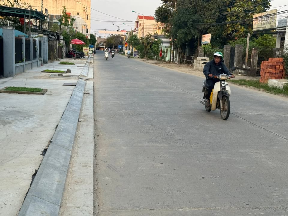 Nhà Phố Mặt Tiền Hồ Nghinh 100m² - Mặt Tiền Kinh Doanh Hiệu Quả!