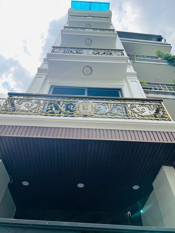 Nhà 5 tầng thang máy Lê Thanh Nghị, 42m² - Giá 12.2 tỷ