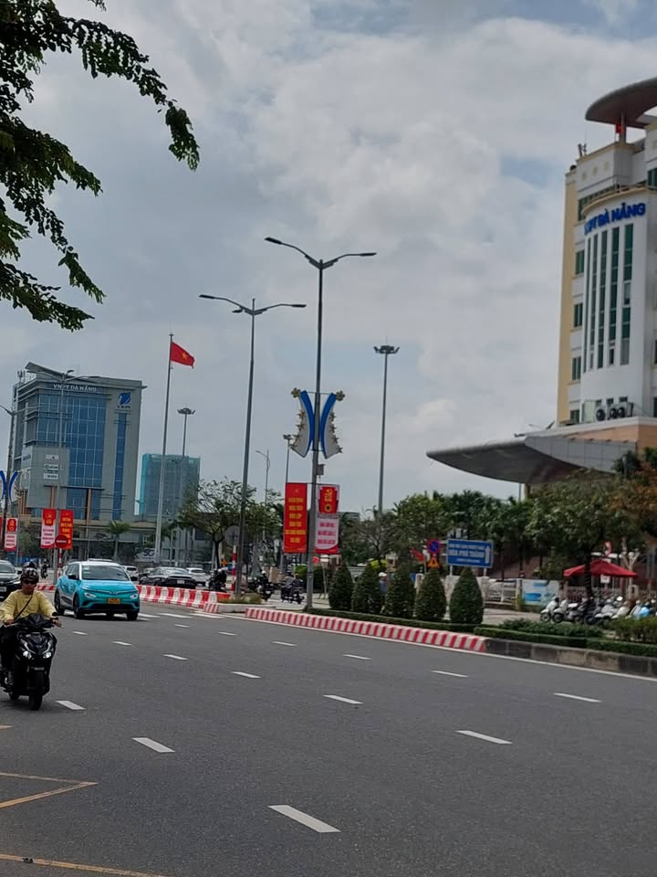 Bán nhà mặt phố Đường 2/9 Sơn Tây 300m² - Vị trí vàng kinh doanh!