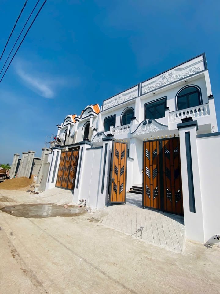 Nhà 2 Tầng Mặt Tiền 835A, Cần Giuộc - 125m² Sổ Hồng Riêng