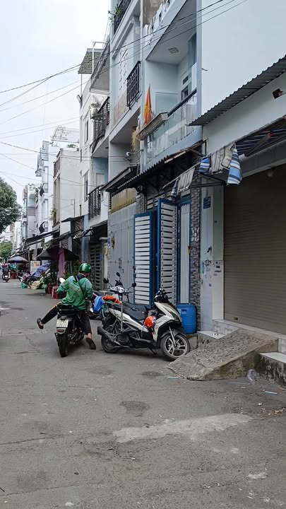 Nhà phố Bình Chánh 104m² giá 7.49 tỷ - Dòng tiền ổn định!