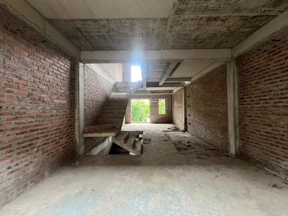 Nhà liền kề Vạn Tuế Mê Linh 80m² - Vị trí đẹp, sổ đỏ sẵn sàng!