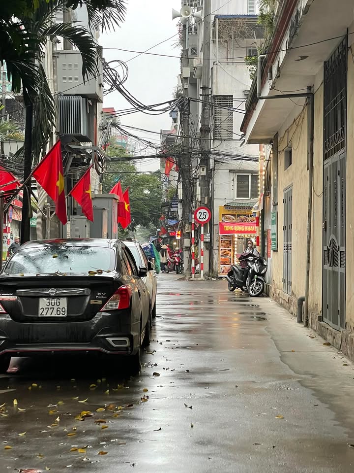 Nhà 72m² Phú Diễn, 3 Tầng - Ô tô vào nhà, Sổ đỏ phân lô - 17 Tỷ