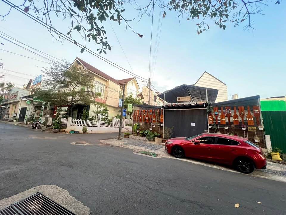 Cho thuê mặt bằng góc 2 mặt tiền Chế Lan Viên BMT 132m² giá 12 triệu