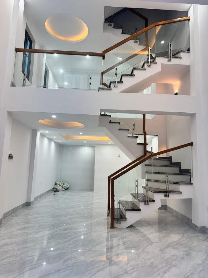 Nhà 3.5 Tầng Nguyễn Văn Cừ, Hạ Long 47m² - Ô tô Đỗ Cửa, Giá 4.1 Tỷ