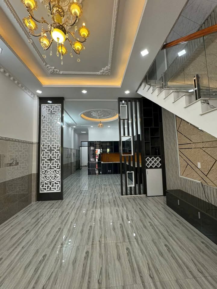 Nhà 1 Trệt 1 Lầu P.5, Vĩnh Long - Sân Đậu Ô Tô, 3PN Giá 8 Triệu