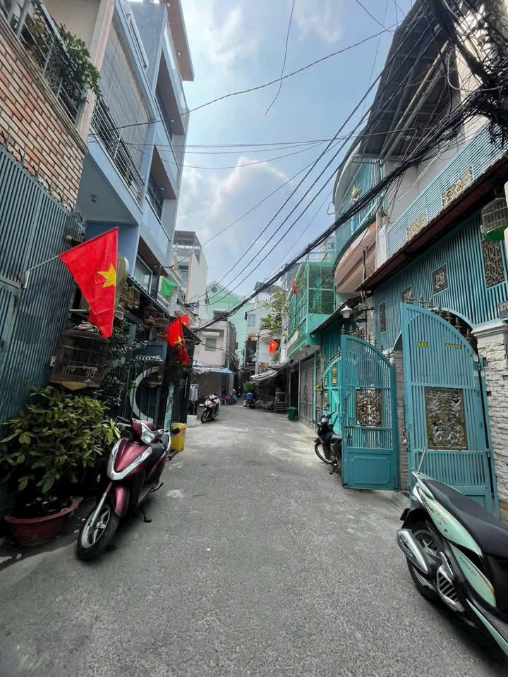 Cho thuê Nhà Hẻm Xe Hơi CMT8, Tân Bình - 52m², 3PN, Giá 13.5 Triệu