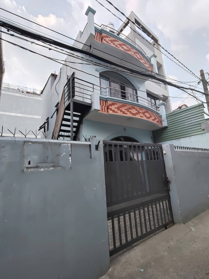 Nhà Nguyên Căn 109m² Hẻm Oto Linh Tây - 12 Triệu/Tháng