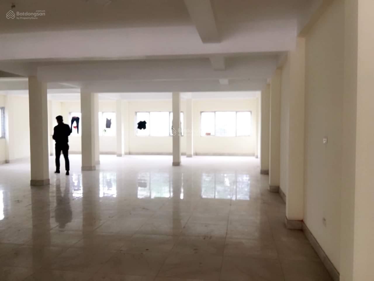 Mặt bằng Hoàng Tăng Bí (150m² + Kho 60m²) - Kinh doanh sầm uất, ô tô đỗ cửa