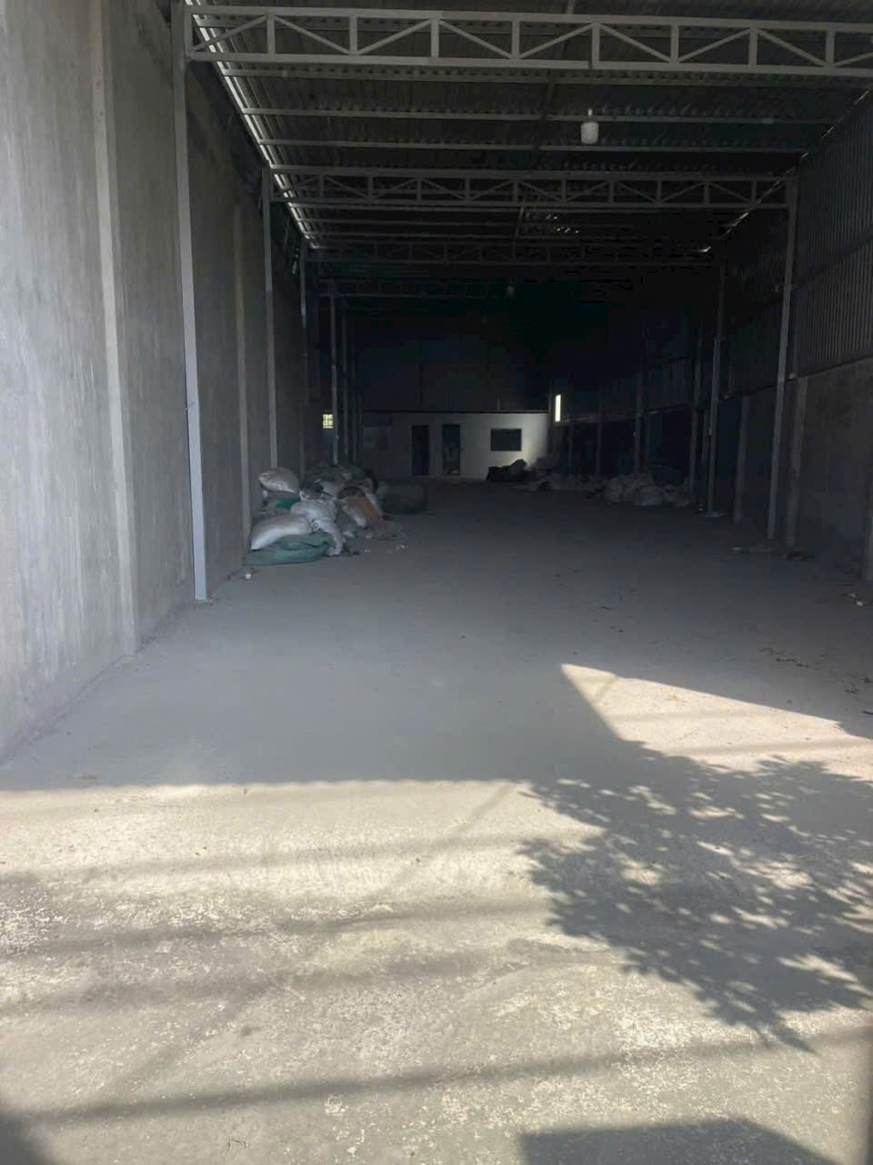 Kho Mặt Tiền ĐT834 Thủ Thừa 580m² - Container Thoải Mái!