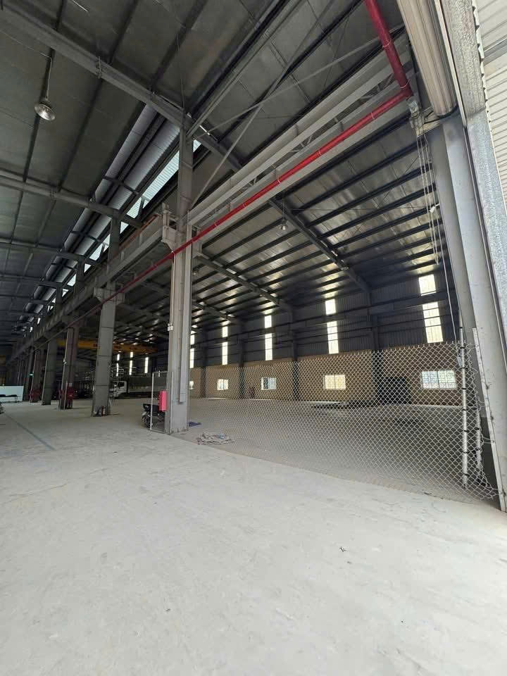 Cho thuê kho xưởng 1500m² Đan Phượng - Container vào tận nơi, có cầu trục 10 tấn