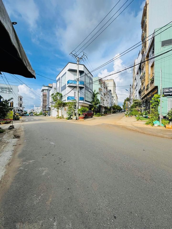 Nhà Phố Đường Nayder Pleiku 126m² - Mặt tiền kinh doanh đắc địa!