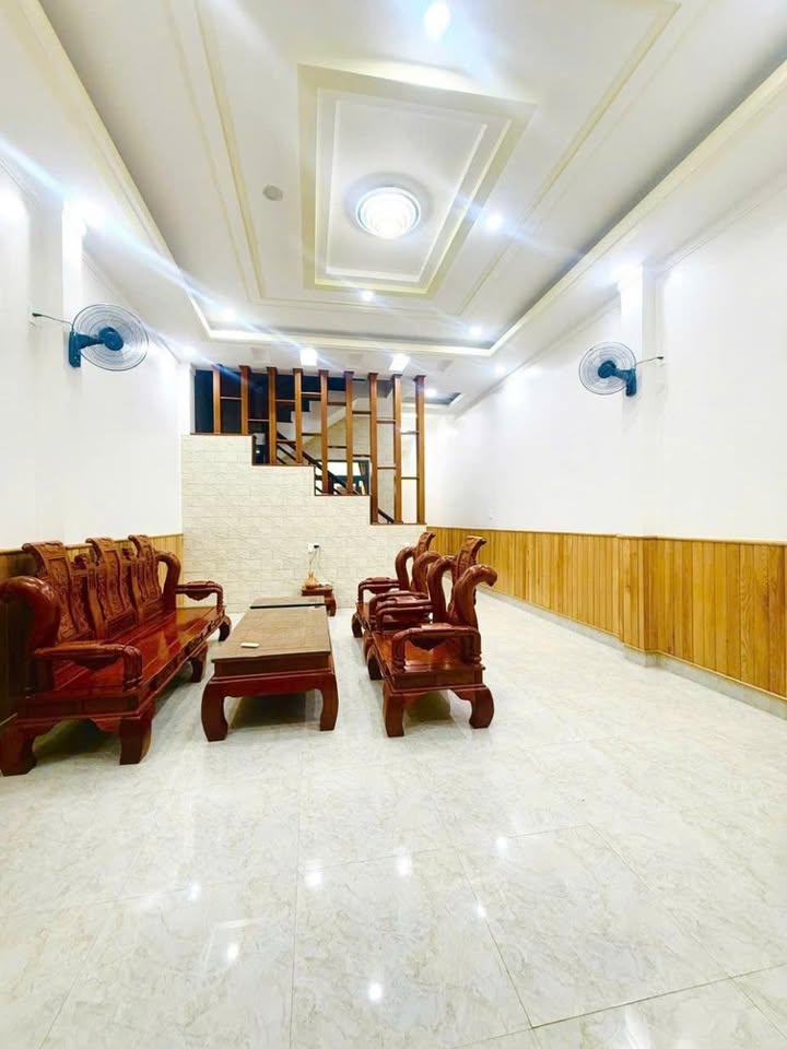 Nhà 2 Mê Phường Trà Bá, Pleiku - 150m², Hướng Đông, Giá 3.x Tỷ