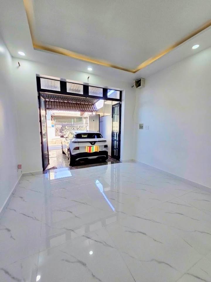 Nhà 2 Tầng Nguyễn Xiển, Thủ Đức - 70m² Sổ Hồng, Giá 4.75 Tỷ