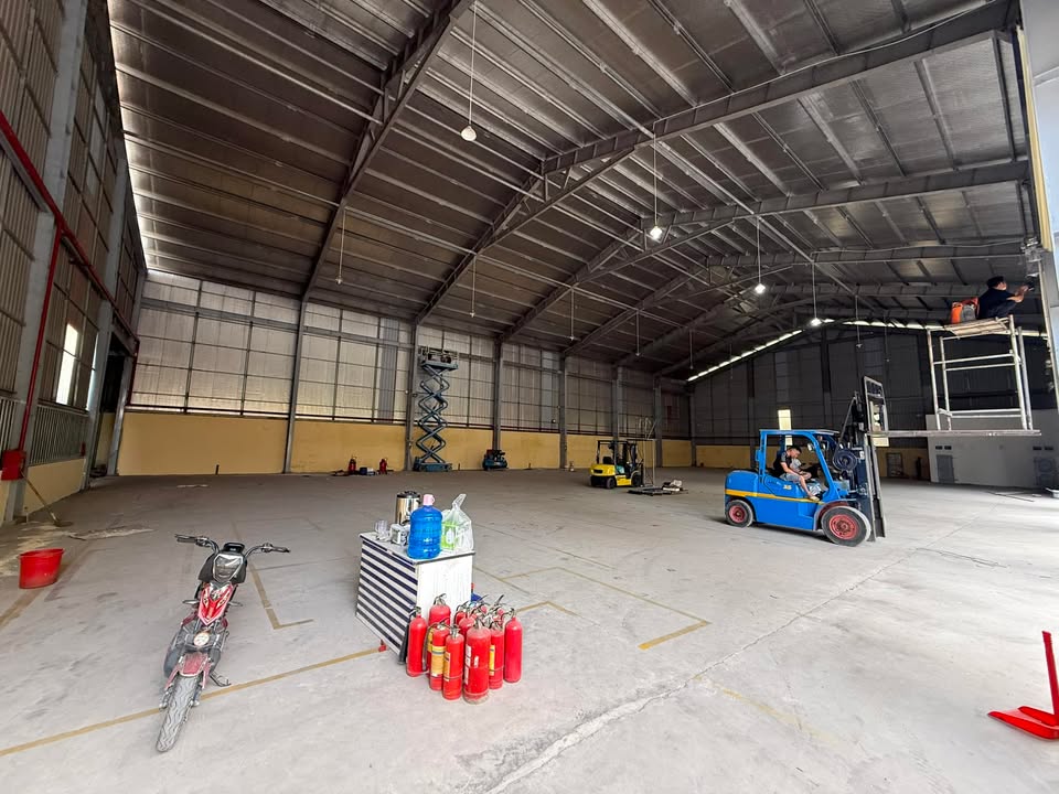 Kho xưởng KCN Quế Võ 1200m² - Sẵn cẩu trục, hoạt động ngay!