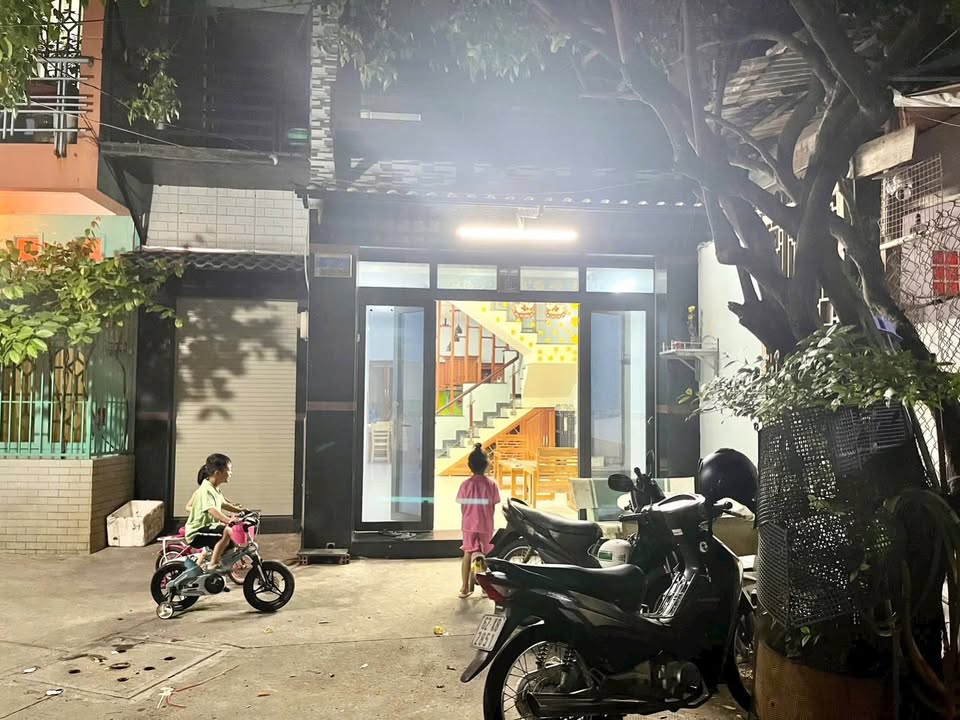 Nhà Cho Thuê Lạc Long Quân Tân Bình 60m² Sẵn Nội Thất - Giá 13 Triệu