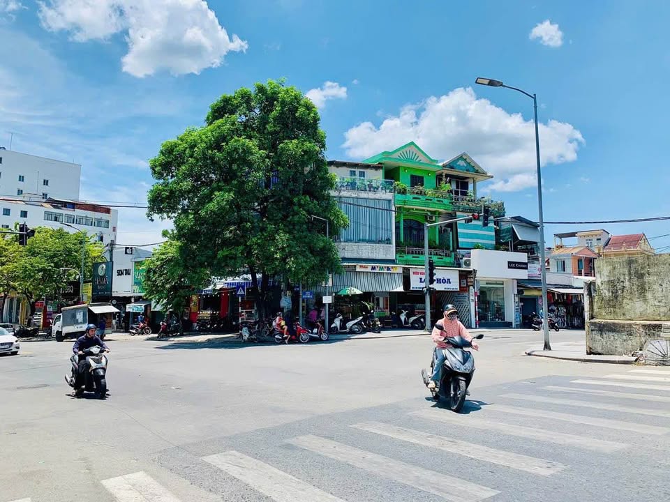 Nhà Phố Bà Triệu Huế 125m² - Mặt Tiền Kinh Doanh Sầm Uất