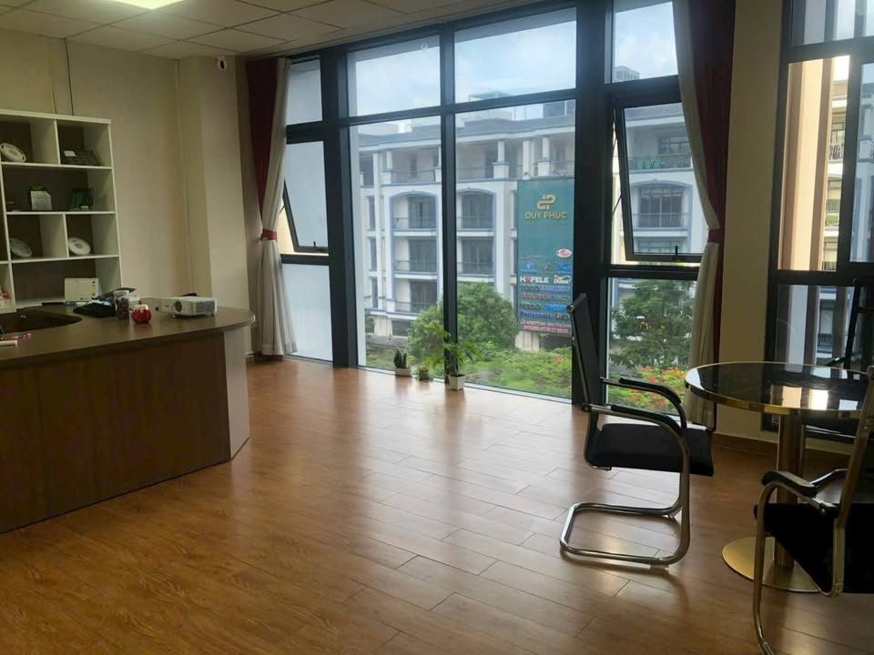 Văn phòng 105m² mặt tiền Nguyễn Thị Nhung, Thủ Đức - Giá 13 Triệu/Tháng