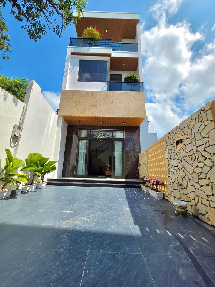 Nhà Riêng Nguyễn Như Hạnh 102m² - Full Nội Thất, Cách Biển 500m!