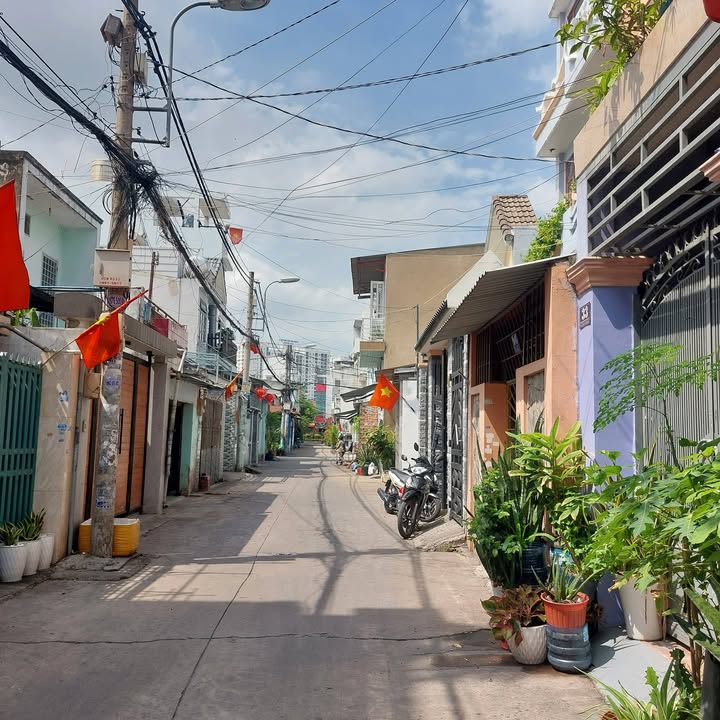 Bán Nhà 61m² HXH 1 Trục Trường Chinh, Q12 - 4PN, Sổ Hồng Riêng