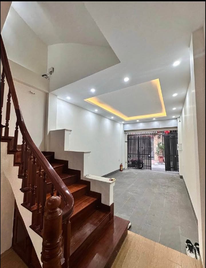 Nhà Phố Nguyễn Văn Cừ - 57m² x 4 Tầng - 17.1 Tỷ - Kinh Doanh, Ô Tô Vào Nhà